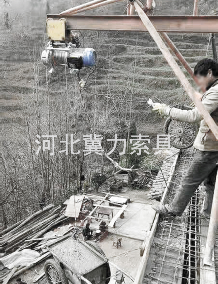380V1.2噸電動(dòng)提升機吊裝使用現場(chǎng)圖